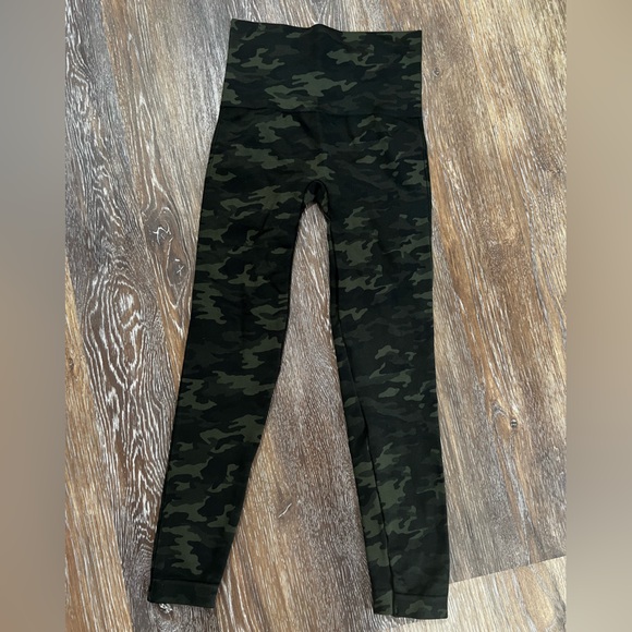 Spanx Seamless Camo Leggings - Picture 2 of 5